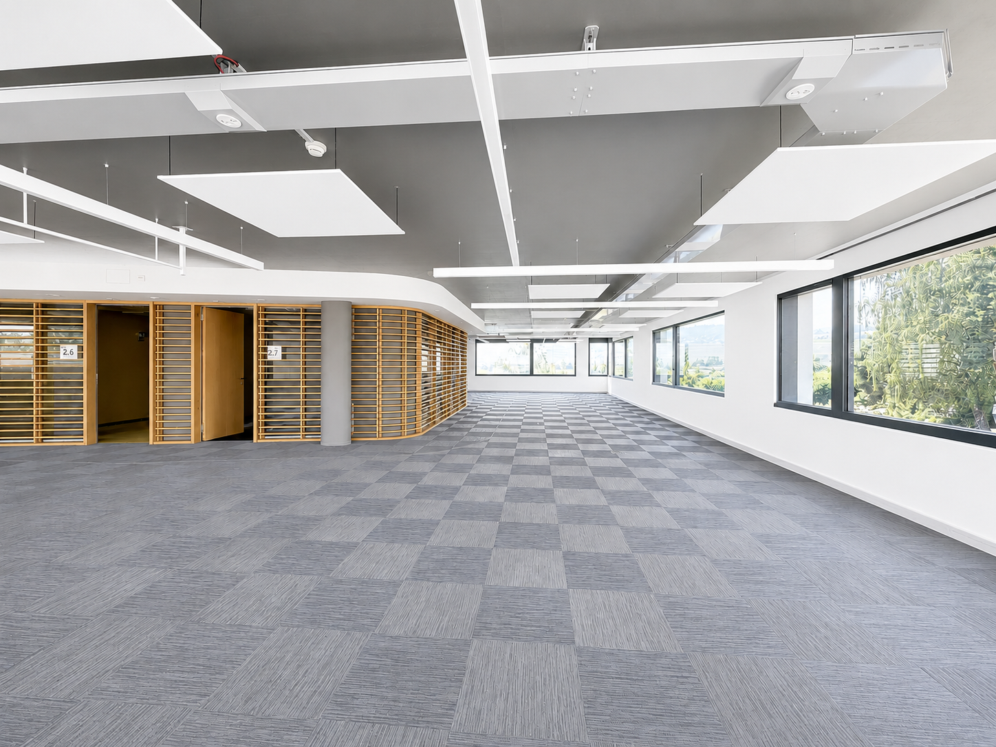 Espace ouvert avec cloisons bois