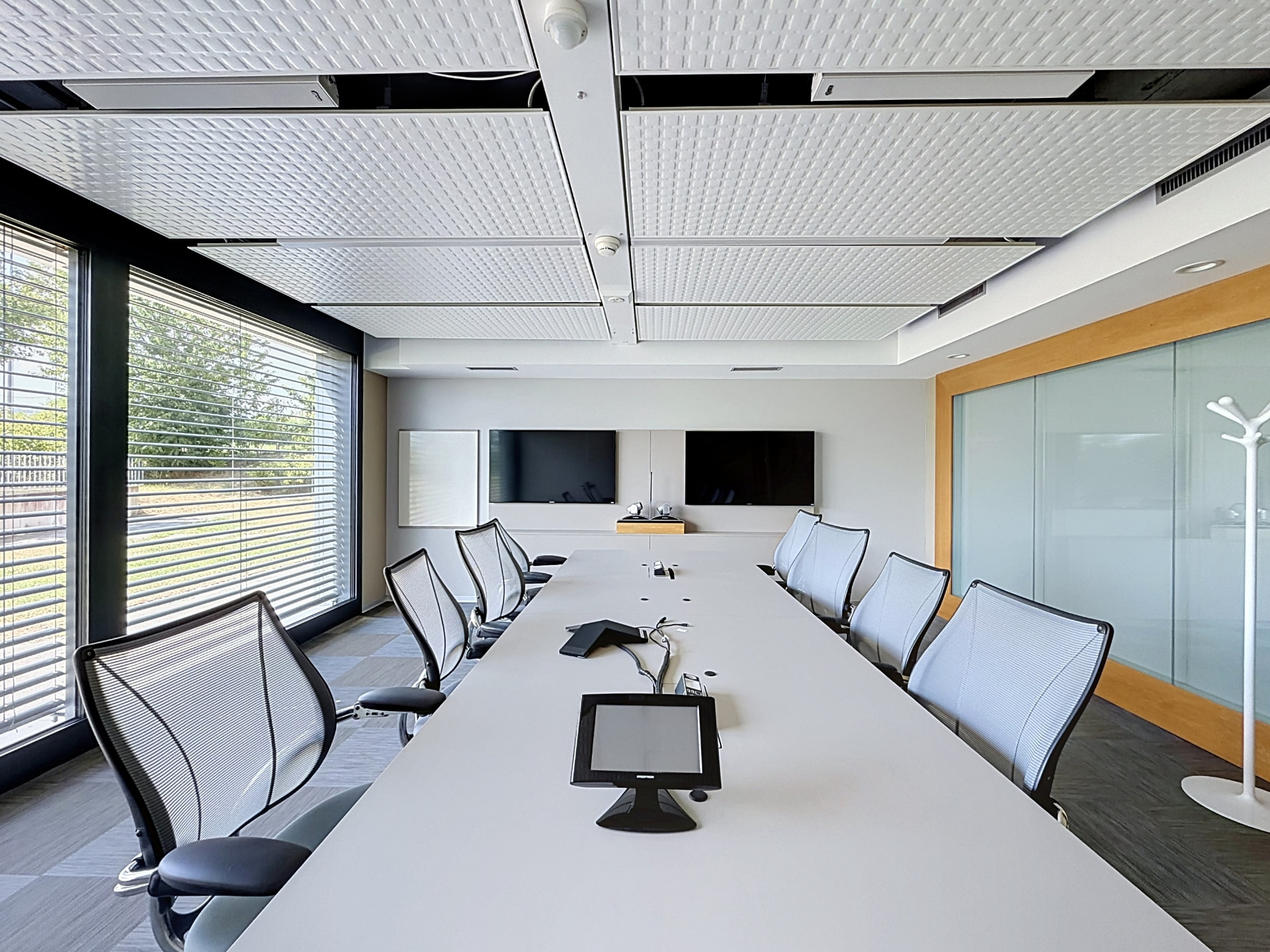 Salle de conférence équipée en visioconférence